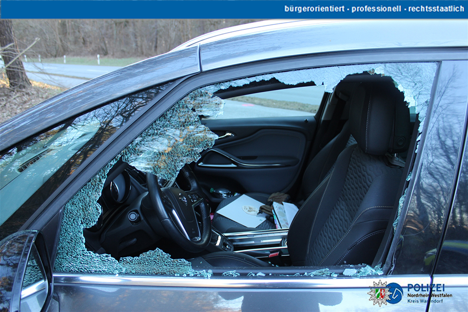 eingeschlagene Autoscheibe