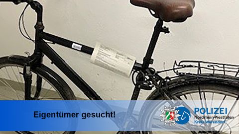 Fahrrad vor weißer Wand